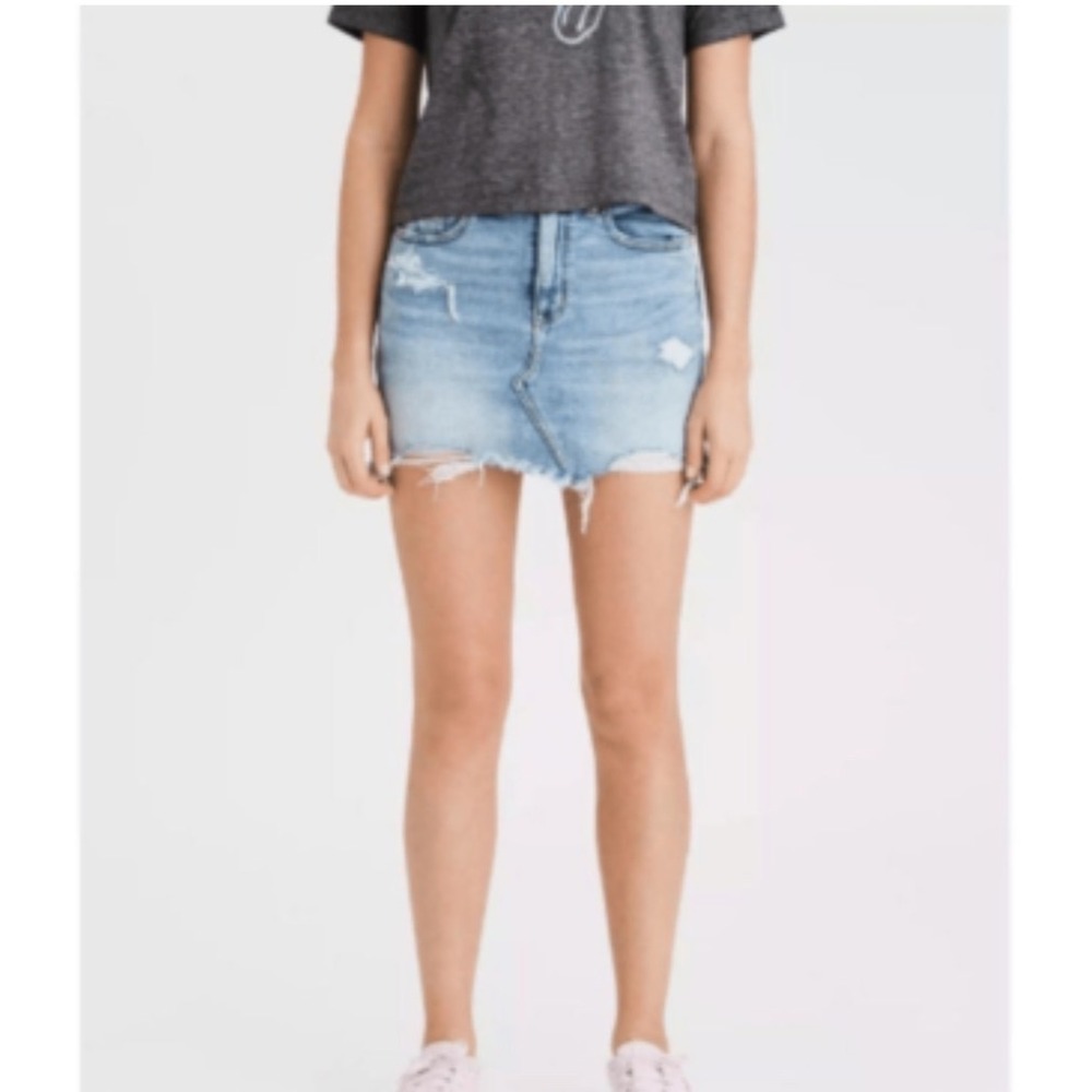 American Eagle Super Stretch Distressed Denim Mini Skirt Light Wash Frayed Hem 2
